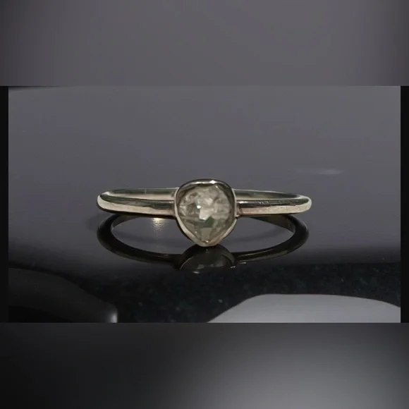 Elegant Silver Ring Quartz Gemstone ๐ - Picture 1 of 3